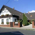 Eifert Haz Nocleg ze śniadaniem 3*
